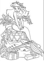 coloriage Arielle la petite sirene et les cadeaux de noel
